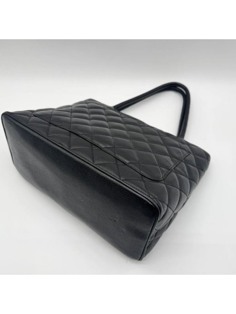 Chanel Tote Medallion CC Logo Silver Caviar Leather Quilted Black - Picture 9 of 15